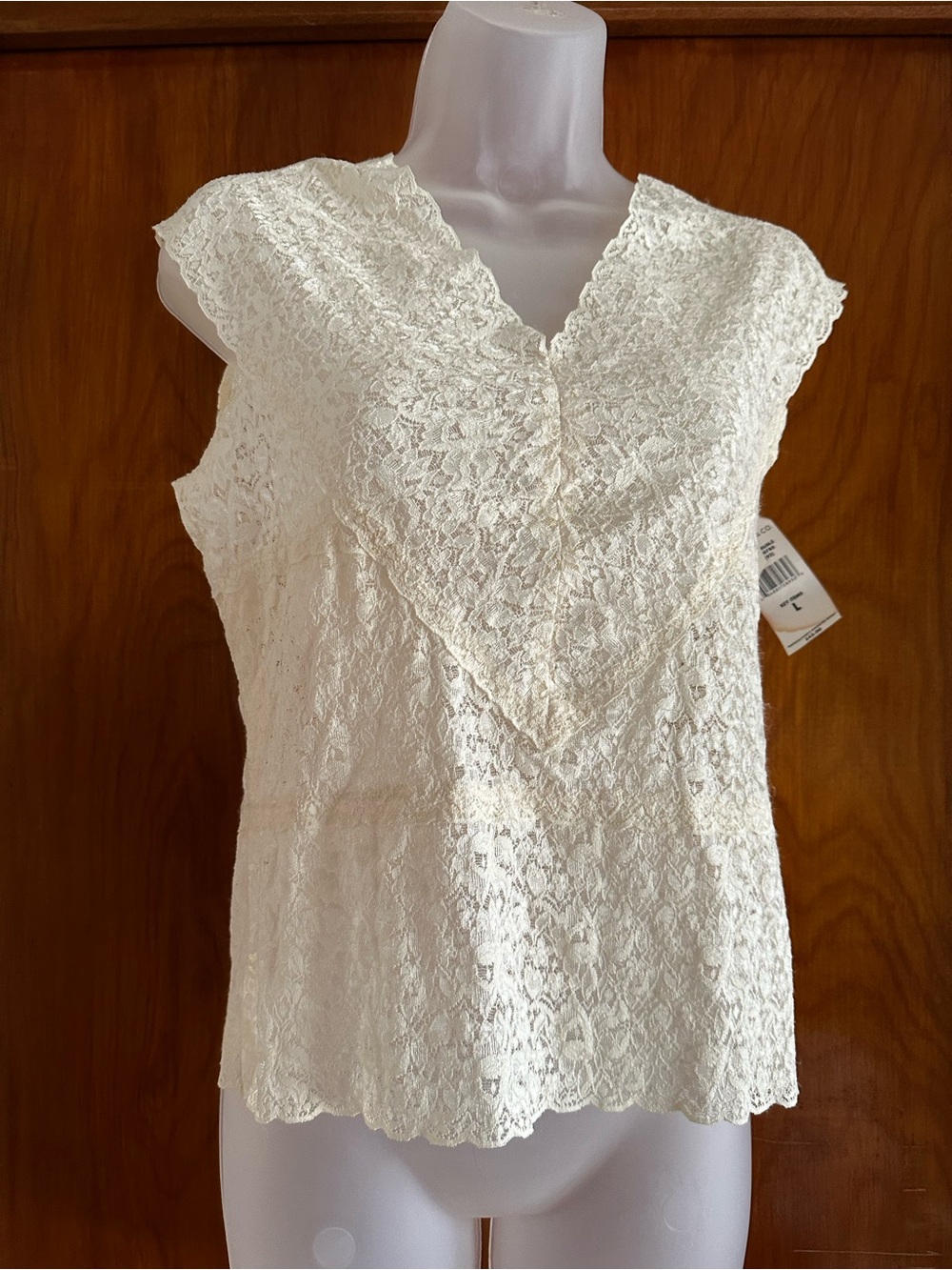 Nine & Company NWT Lace Top Ivory Cream V-Neck Scalloped Large